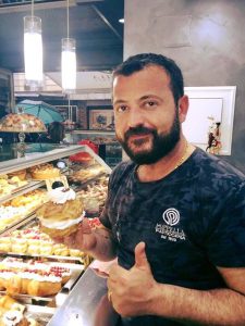 Napoli raid contro la pasticceria Poppella scatta la solidariet